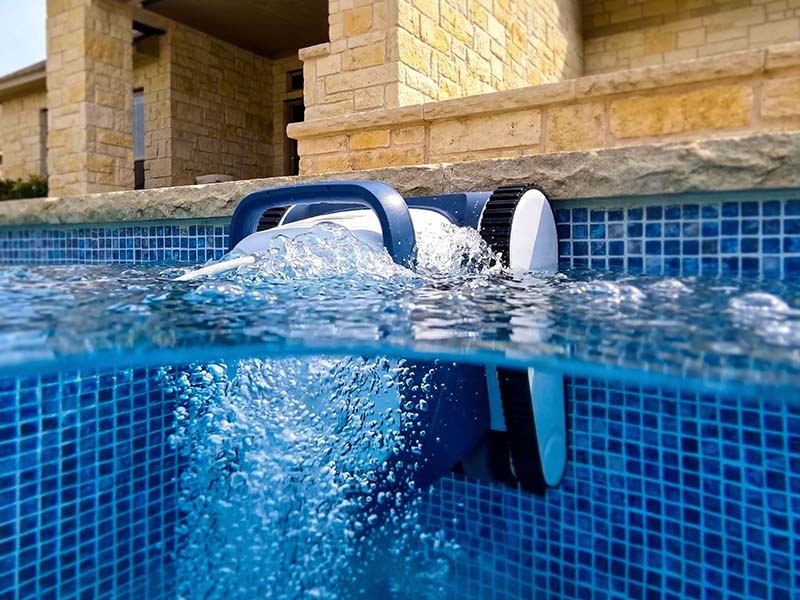 Premium robotic pool cleaner
