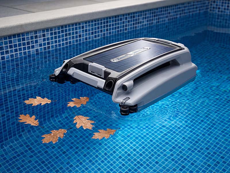 Solar-powered robotic pool skimmer